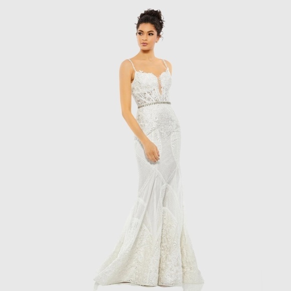 Mac Duggal Dresses & Skirts - MAC DUGGAL 79082 Embroidered Sleeveless Plunge Neck Trumpet Gown